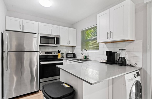 Hyde Park Apartment | Modern 1BR Near UT Hyde Park Evonify