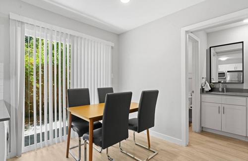 Hyde Park Apartment | Modern 1BR Near UT Hyde Park Evonify