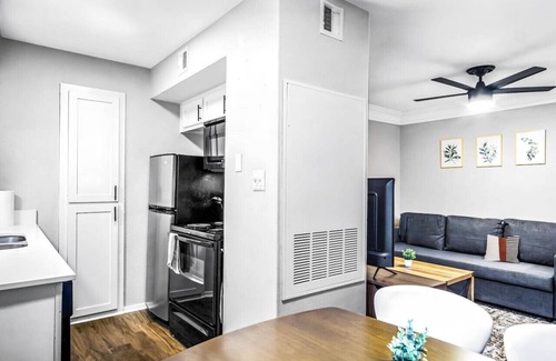 Brentwood Apartment | Modern 1BR Retreat | Pool | 10 Minutes to Austin