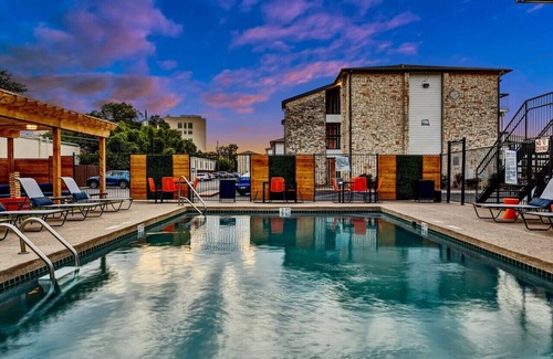 Brentwood Apartment | Modern 1BR Retreat | Pool | 10 Minutes to Austin
