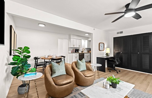 Royal Oak Apartment | Modern 1BR Upper Flat in Royal Oak