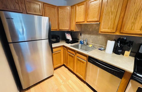 Elkins Park Apartment | Modern 1BR Retreat in Elkins Park Monthly Discount