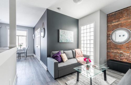 Central Hamilton Apartment | Modern 1King Bed Condo- James Street