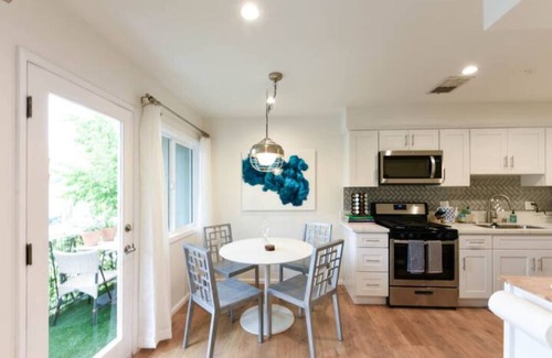Downtown Condo | Modern 2/2 Glendale Condo, Parking, Washer/Dryer