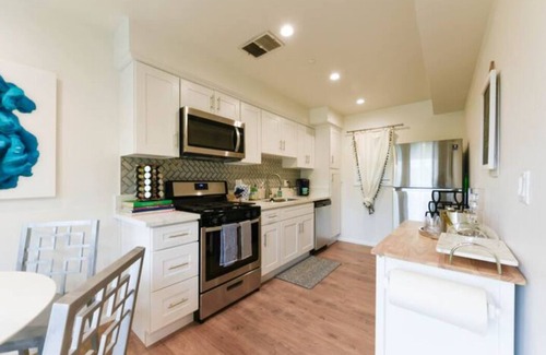 Downtown Condo | Modern 2/2 Glendale Condo, Parking, Washer/Dryer