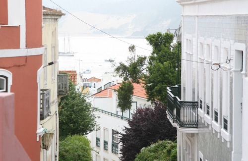 Sao Martinho do Porto Apartment | Modern 2 Bed with Large Balconies - Pool & Sea views, Sun all day