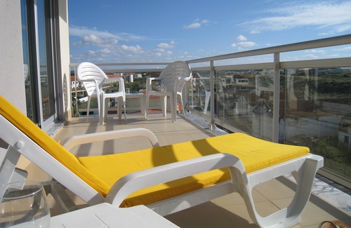 Sao Martinho do Porto Apartment | Modern 2 Bed with Large Balconies - Pool & Sea views, Sun all day