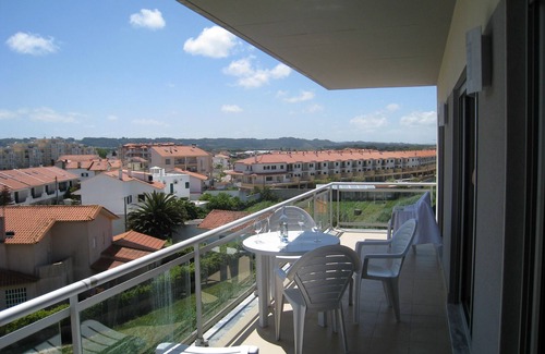 Sao Martinho do Porto Apartment | Modern 2 Bed with Large Balconies - Pool & Sea views, Sun all day