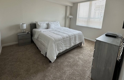 Channel District Apartment | Modern 2-BD Retreat in Vibrant Channelside District