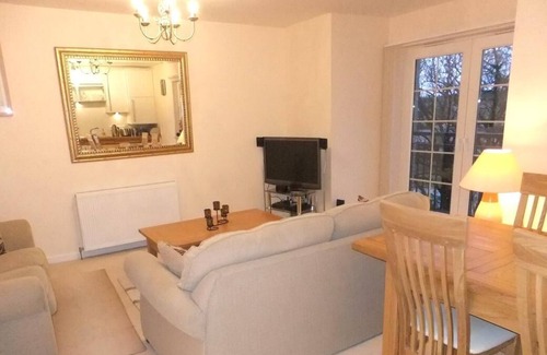 Ellon Apartment | Modern 2 bed, 2 bath apartment by river ythan in Ellon centre