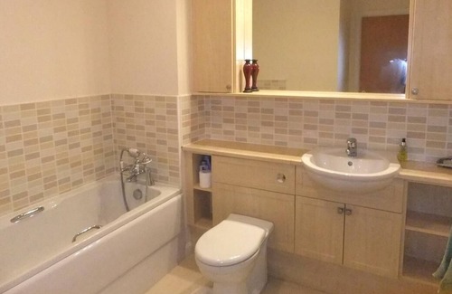 Ellon Apartment | Modern 2 bed, 2 bath apartment by river ythan in Ellon centre