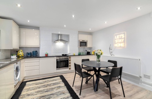 Camden Town Apartment | Modern 2-Bed 2-Bath Flat in Camden – Sleeps 6, Walk to Tube!