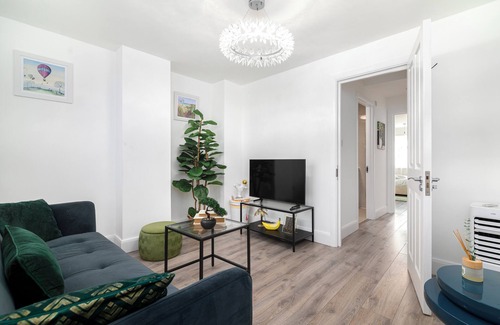 Camden Town Apartment | Modern 2-Bed 2-Bath Flat in Camden – Sleeps 6, Walk to Tube!