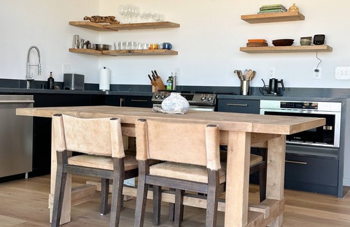 Joshua Tree House | Modern 2 Bed 2 bath House near downtown Joshua Tree! Stunning views