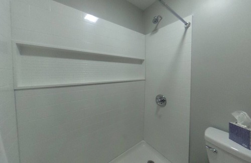 Whiting Apartment | Modern 2-bed — 5 min from the beach!