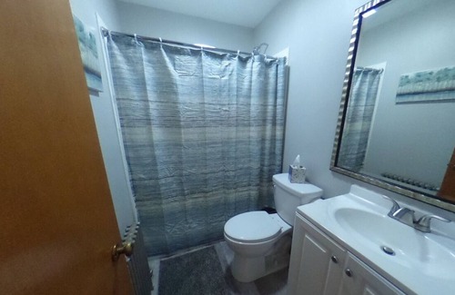 Whiting Apartment | Modern 2-bed — 5 min from the beach!