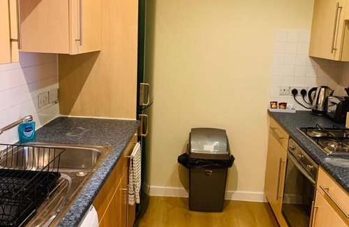 Paisley Apartment | Modern 2 Bed Apartment, Close to Gla Airport & M8