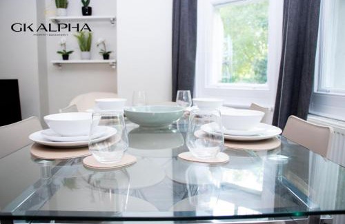 Reading Apartment | Modern 2-Bed Apartment with Wi-Fi & Parking Near Royal Berkshire Hospital & Reading Station