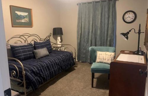 Bettendorf House | Modern 2 bed condo with office