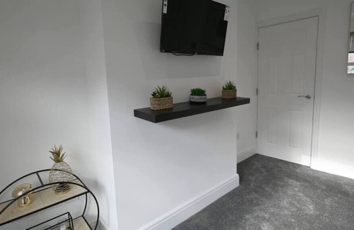 Reading Apartment | Modern 2 bed serviced apartment - Sleeps 4