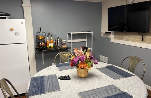 Loretto Apartment | Modern 2 Bed Suite on Bourbon Trail