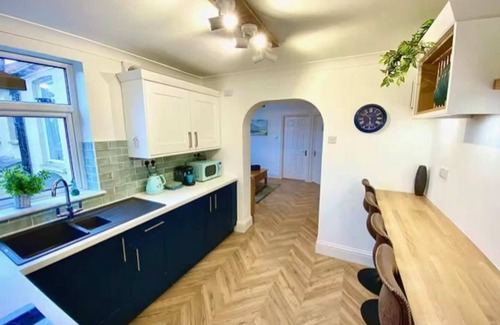 Southend-on-Sea House | Modern 2 Bedroom Apartment with Garden in Southend