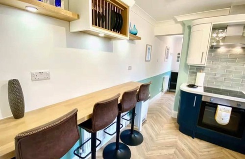 Southend-on-Sea House | Modern 2 Bedroom Apartment with Garden in Southend