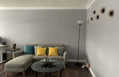 Sudbury Apartment | Modern 2-bedroom main floor space
