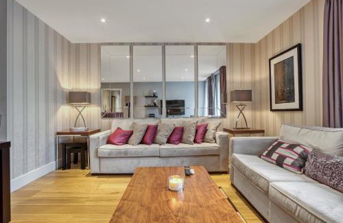 Fulham Broadway Apartment | Modern 2 bedroom & 2 bathroom apartment in Fulham
