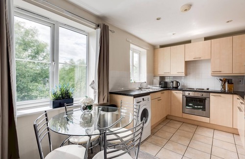 Oxford Apartment | Modern 2 Bedroom Apartment in popular Jericho !