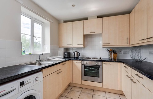 Oxford Apartment | Modern 2 Bedroom Apartment in popular Jericho !