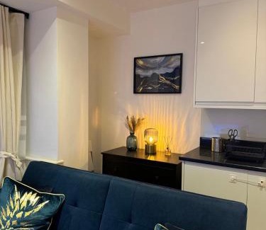 Fairfield Apartment | Modern 2 Bedroom Apartment in Central Croydon with Free Parking