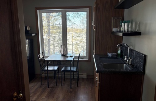 Alban Cottage | Modern 2 bedroom Cottage on the French River.nn