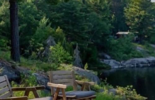 Alban Cottage | Modern 2 bedroom Cottage on the French River.nn
