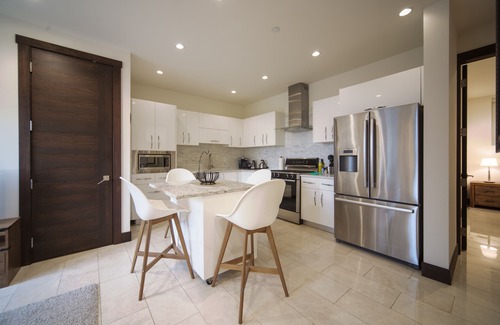 Dundarave House | Modern 2 Bedrooms Suite in Dundarave village