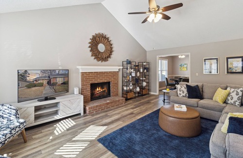 Macon Condo | Modern 2-bedroom condo in desirable North Macon. Close to many attractions!