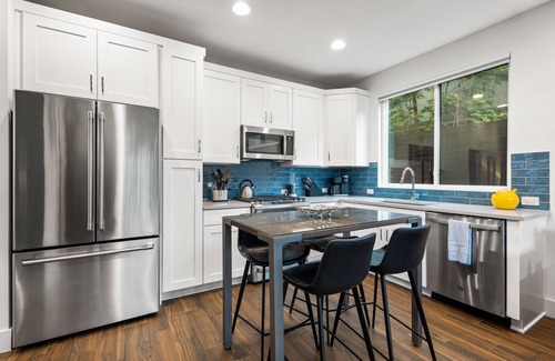 Cherrywood House | Modern 2 Bedroom Home near UT - Walk to bars and restaurants!