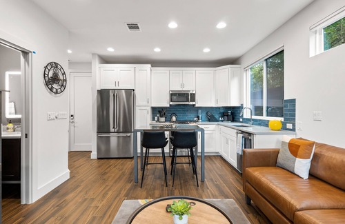 Cherrywood House | Modern 2 Bedroom Home near UT - Walk to bars and restaurants!