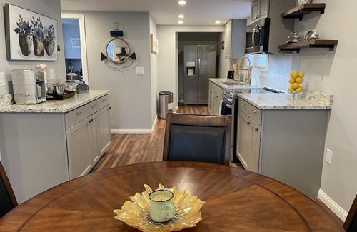 Manitowoc House | Modern 2 Bedroom House, Close to Lake Michigan