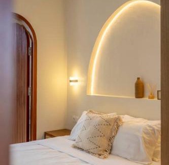 Kerobokan Villa | Modern 2-Bedroom Private Pool Villa with Sunken Lounge