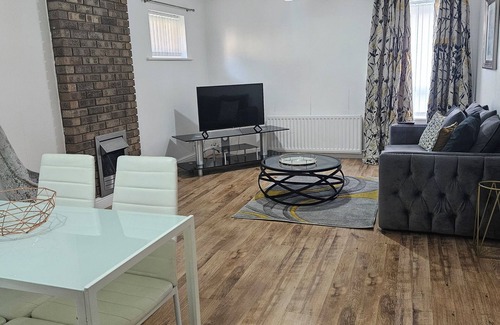 Egremont Apartment | Modern 2-Bedroom serviced cosy flat in the Lakes District, Egremont