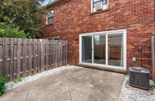 Evansville House | Modern 2 bedroom townhome great location Evansville near hospitals, University