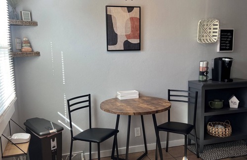 Quad Cities House | Modern 2-bedroom townhouse in charming Davenport with WiFi, AC.