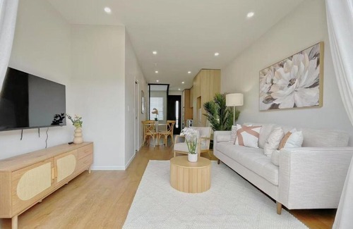 Grey Lynn House | Modern 2-Bedroom Townhouse in Grey Lynn