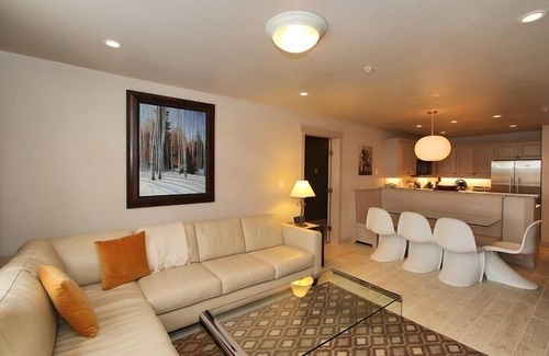 Salt Lake Mountain Resorts Condo | Modern 2 bedroom, 2 bath - Steam Shower in Master Bath, Smart TV