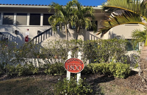 Tarpon Springs Condo | Modern 2 Bedroom Condo in Prime Gulf-Front Community with Pool, Wifi, AC & More