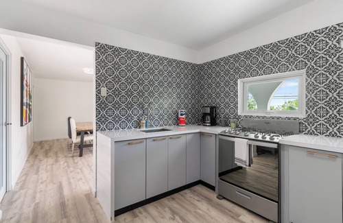 Ceiba Apartment | Modern 2-BR condo | 3 beds | Near culebra | Perfect for families & friends.