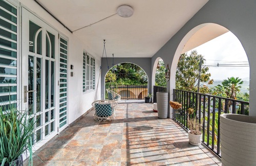 Ceiba Apartment | Modern 2-BR condo | 3 beds | Near culebra | Perfect for families & friends.