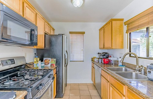 Mira Mesa Condo | Modern 2-BR Family Condo: Free Gym, Pool Access & Laundry + Pets are welcome