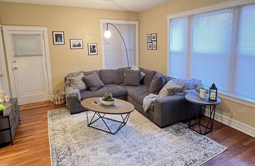 University City Condo | Modern 2 BR Located next to the famous St Louis Loop